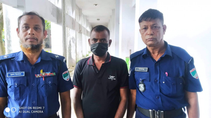 মেহেরপুরে তিন ভাই হত্যার পলাতক আসামির আত্মসমর্পন