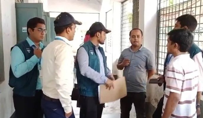 মেহেরপুর বিআরটিএ অফিসে দুদকের অভিযান
