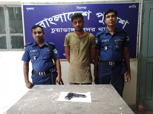 চুয়াডাঙ্গায় মোটরসাইকেল ছিনতাই করার সময় খেলনা পিস্তলসহ যুবক আটক