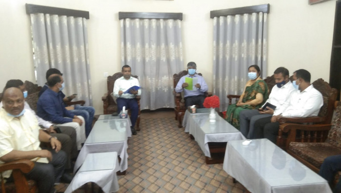 দর্শনা কেরুজ চিনিকল ও স্থলবন্দর পরিদর্শনকালে বাণিজ্য মন্ত্রণালয়ের সিনিয়র সচিব তপন কান্তি ঘোষ