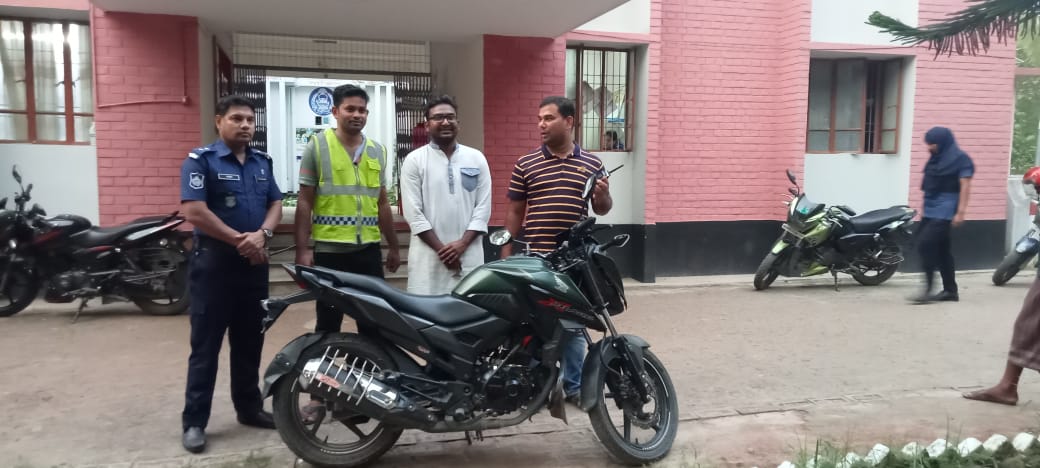 আলামডাঙ্গা থানার ওসি সাইফুল ইসলামের নেতৃত্বে পুলিশি অভিযান