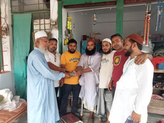 দর্শনায় অগ্নিকাণ্ডে ক্ষতিগ্রস্ত ইব্রাহিমের পাশে দারিদ্র্য বিমোচন সংগঠন