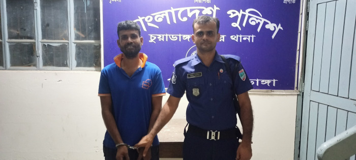 চুয়াডাঙ্গায় আদালতে ইট নিক্ষেপ, যুবক গ্রেপ্তার
