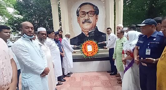 আলমডাঙ্গায় নবনির্মিত দৃষ্টিনন্দন বঙ্গবন্ধুর ম্যুরাল উদ্বোধন করলেন এমপি ছেলুন জোয়ার্দ্দার