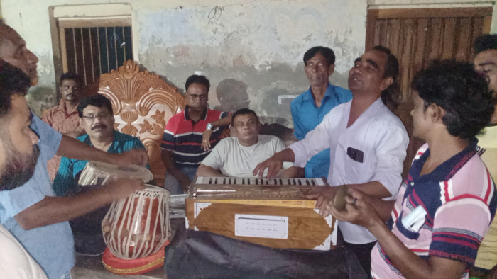 আলমডাঙ্গায় বাউল সাধুগুরু ফাউন্ডেশনের আয়োজনে সংগীত সন্ধ্যা অনুষ্ঠিত