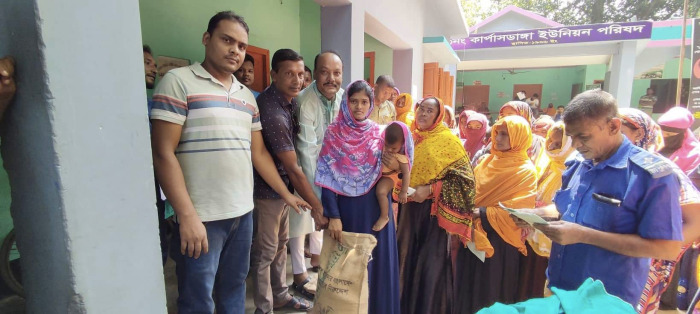 কার্পাসডাঙ্গায় ভিজিডির চাল বিতরণ কর্মসূচির উদ্বোধন