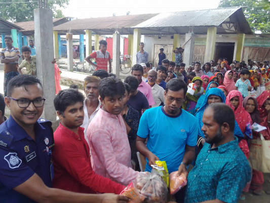 হরিণাকুণ্ডুর ভায়না ইউনিয়নে টিসিবির পণ্য বিতরণ