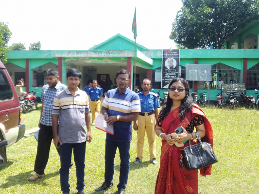 হরিণাকুণ্ডুর দৌলতপুর ইউনিয়ন পরিষদ পরিদর্শনে ইউএনও