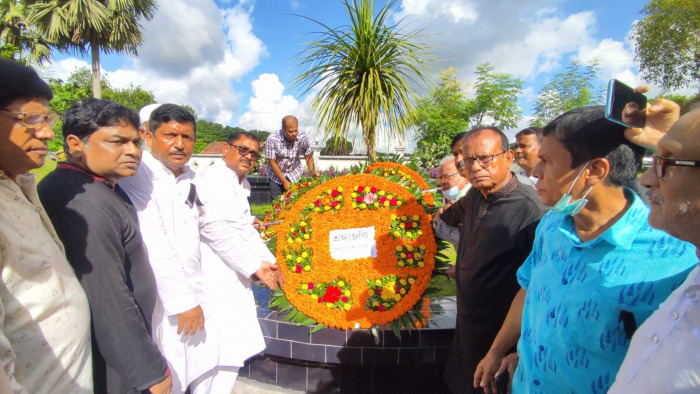 নানা কর্মসূচির মধ্যদিয়ে বিনম্র শ্রদ্ধায় চুয়াডাঙ্গার স্থানীয় শহীদ দিবস পালন