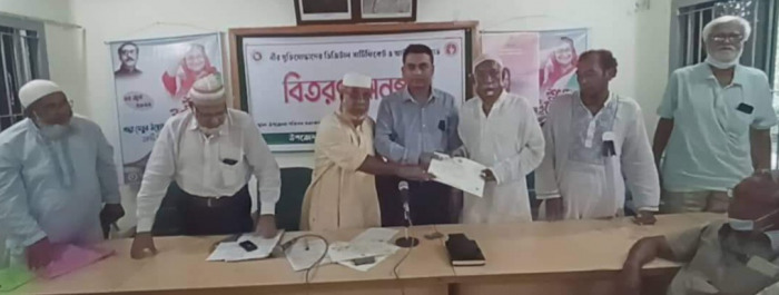 আলমডাঙ্গায় বীর মুক্তিযোদ্ধাদের স্মার্ট আইডি কার্ড বিতরণ