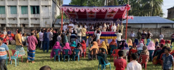 গাংনীতে স্কুল ছুটি দিয়ে বিক্ষোভ সমাবেশ
