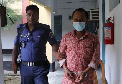 ডিসির নামে ঘুষ নেওয়ার অভিযোগ, কর্মচারী আটক