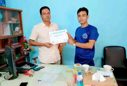 গাংনীতে আইডিয়াল ফাস্ট এইড ট্রেনিং সেন্টারের সনদ বিতরণ