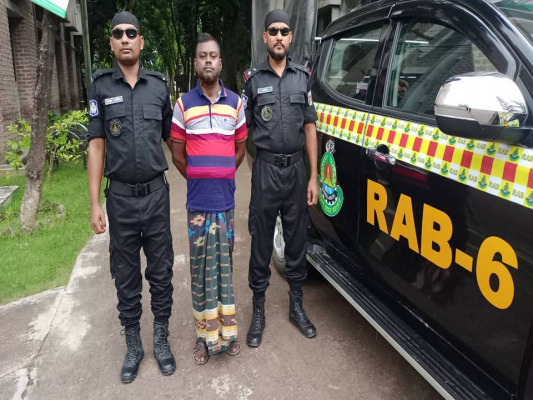 জীবননগরে ৫০ বোতল ফেনসিডিলসহ মাদক ব্যবসায়ী গ্রেপ্তার
