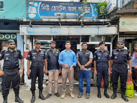 চুয়াডাঙ্গায় পচা মসলা দিয়ে ও অস্বাস্থ্যকর পরিবেশে খাবার প্রস্তুত