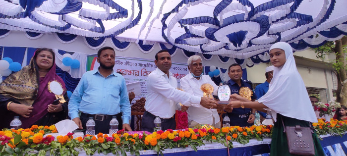 চুয়াডাঙ্গা সরকারি বালিকা উচ্চবিদ্যালয়ে বার্ষিক ক্রীড়া প্রতিযোগিতা অনুষ্ঠানে এমপি ছেলুন জোয়ার্দ্দার