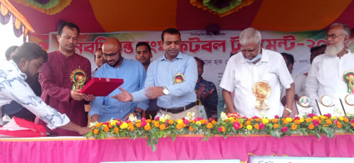 বেলগাছিতে ফুটবল টুর্নামেন্টের ফাইনাল ও পুরস্কার বিতরণকালে এমপি ছেলুন জোয়ার্দ্দার