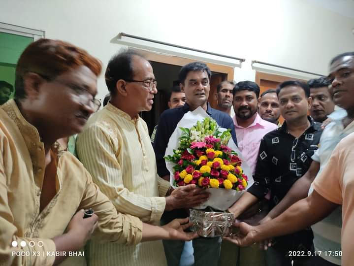 চুয়াডাঙ্গা জেলা পরিষদ নির্বাচন : দলীয় প্রার্থী মঞ্জুর সঙ্গে নঈম জোয়ার্দ্দারের সাক্ষাত