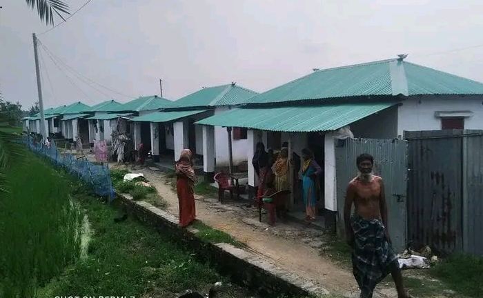 গাংনীতে গৃহহীনদের জন্য নির্মিত ঘরে বাস করছেন অন্যরা