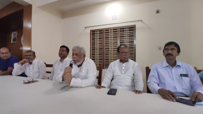 চুয়াডাঙ্গা জেলা পরিষদ নির্বাচনে চেয়ারম্যান পদ থেকে প্রার্থিতা প্রত্যাহারের ঘোষণা দিলেন খোকন