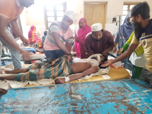 চুয়াডাঙ্গায় চলন্ত ট্রেন থেকে পড়ে যুবক জখম