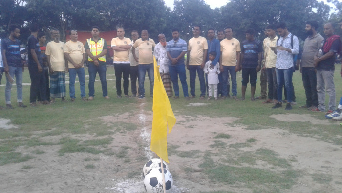 আলমডাঙ্গার বড় গাংনীতে ফুটবল টুর্নামেন্টের উদ্বোধন