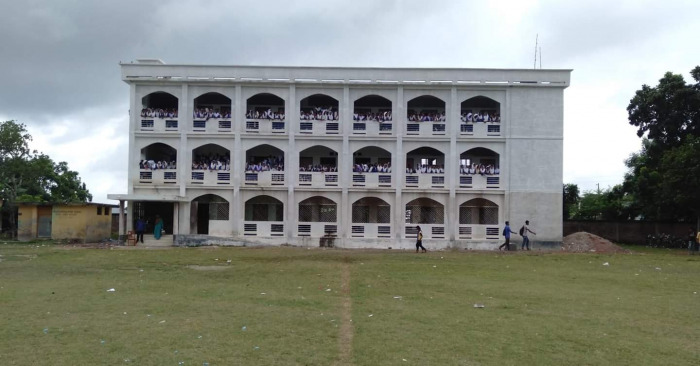 বিদ্যালয়ের হাজিরা খাতায় নাম নেই, অথচ বাইসাইকেল পেল ছাত্রী