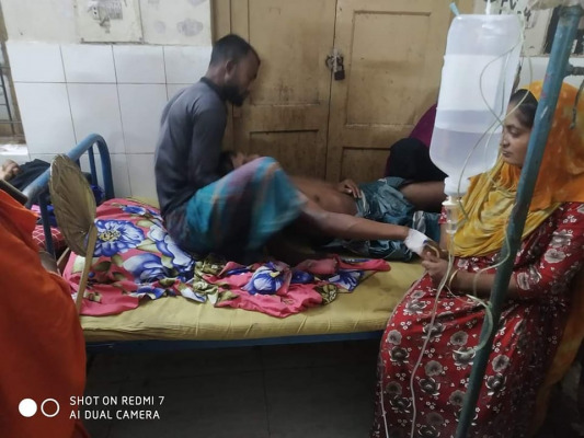 কার্পাসডাঙ্গায় পৃথক স্থানে বজ্রপাতে নারীসহ তিনজন আহত