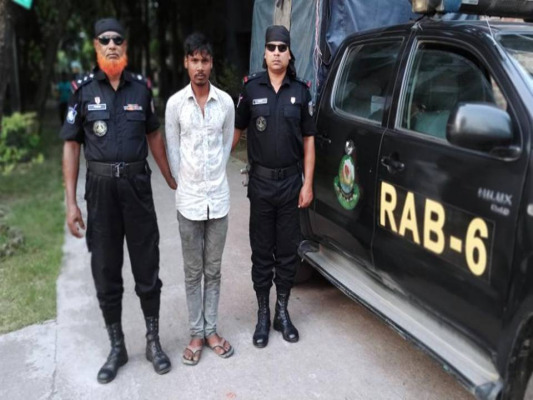 দর্শনায় দুই কেজি গাঁজাসহ মাদক ব্যবসায়ী গ্রেপ্তার