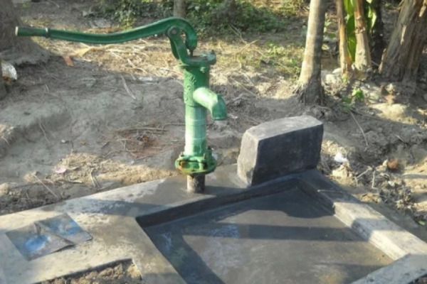 তিতুদহের বিভিন্ন স্থানে টিউবওয়েল স্থাপন