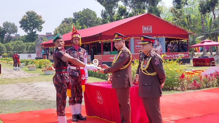 ভার্চ্যুাল প্লাটফর্মের মাধ্যমে চুয়াডাঙ্গা ৬ বিজিবির কুচকাওয়াজ ও সমাপনীতে স্বরাষ্ট্রমন্ত্রী আসাদুজ্জামান খান কামাল