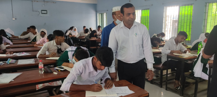 দুই দফা পেছানোর পর শুরু হলো এসএসসি সমমান পরীক্ষা
