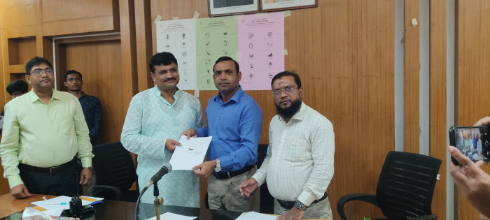 জেলা পরিষদ নির্বাচন : চুয়াডাঙ্গা ও মেহেরপুরে প্রার্থীদের মধ্যে প্রতীক বরাদ্দ সম্পন্ন