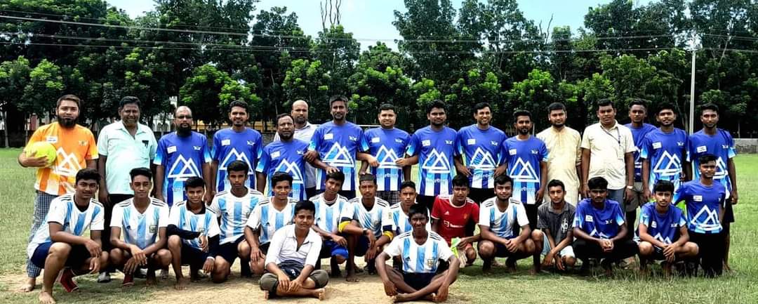 জীবননগর পাইলট মাধ্যমিক বিদ্যালয়ে প্রীতি ফুটবল ম্যাচ