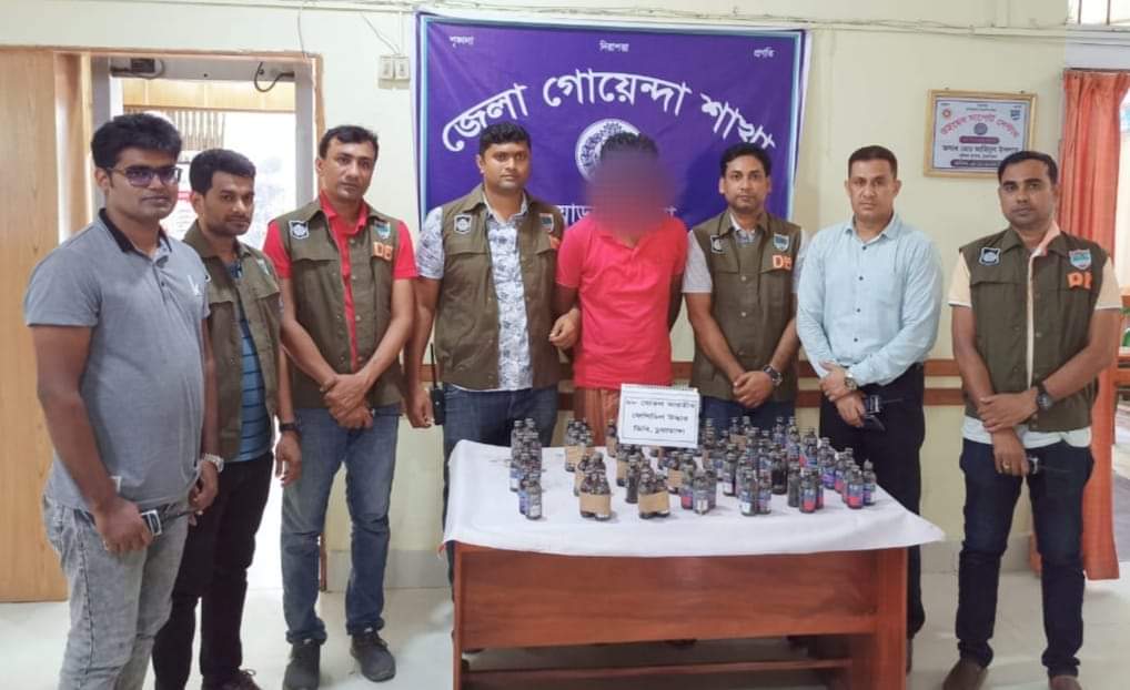 চুয়াডাঙ্গায় ৯৮ বোতল ফেনসিডিলসহ যুবক গ্রেপ্তার