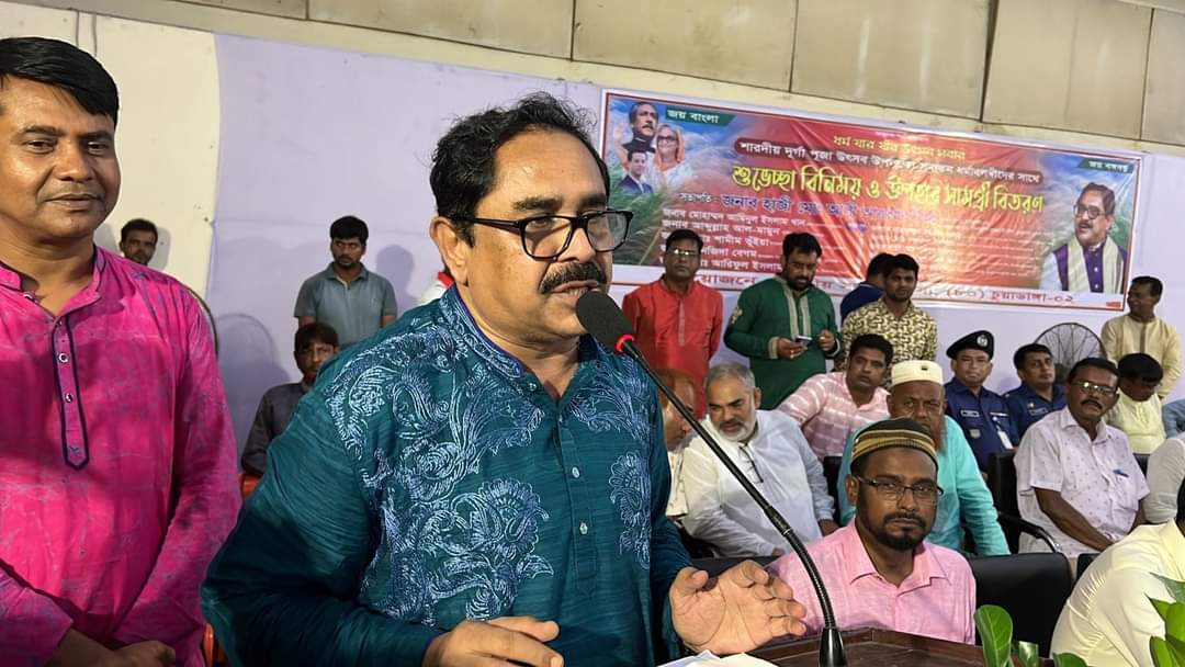 চুয়াডাঙ্গা-২ নির্বাচনী এলাকার ৫৮টি পূজামণ্ডপে নগদ টাকা ও শাড়ী বিতরণকালে এমপি টগর