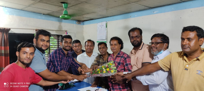 দর্শনা প্রেসক্লাব ও চুয়াডাঙ্গা পরিবারের পক্ষ থেকে ধীর বাউলকে ফুলেল শুভেচ্ছা