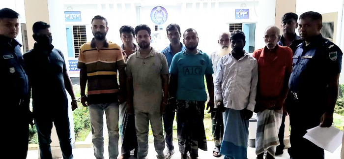 সরকারি গাছ কাটার অপরাধে আটজন আটক