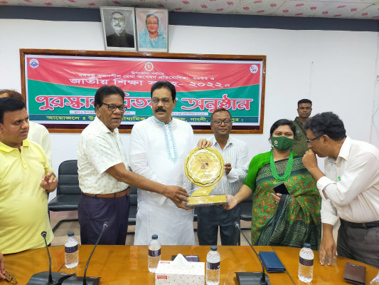 গাংনীতে জাতীয় শিক্ষা সপ্তাহ উপলক্ষে সনদ ও পুরস্কার বিতরণ