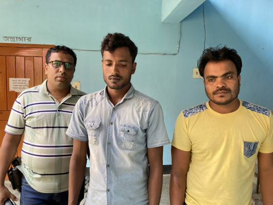 গাংনীতে ১৫ কেজি রুপাসহ দুই পাচারকারী গ্রেপ্তার