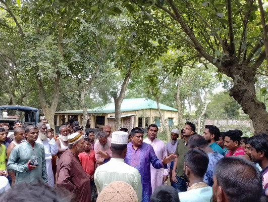 কার্পাসডাঙ্গায় জুম্মার নামাজে মারামারি!