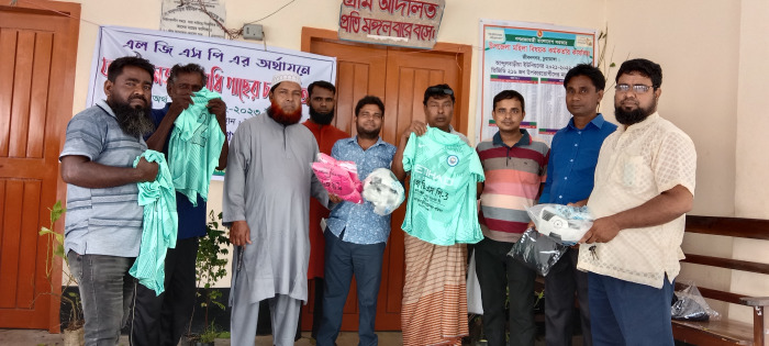 আন্দুলবাড়ীয়া ইউনিয়নের বিভিন্ন শিক্ষাপ্রতিষ্ঠানে গাছের চারা ও ক্রীড়া-সামগ্রী বিতরণ