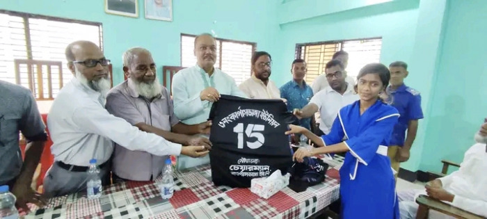 কার্পাসডাঙ্গা বালিকা বিদ্যালয়ের শিক্ষার্থীদের মাঝে ক্রীড়া-সামগ্রী বিতরণ