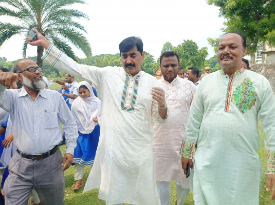 কার্পাসডাঙ্গা মাধ্যমিক বালিকা বিদ্যালয়ে প্রাচীর নির্মাণকাজের উদ্বোধন