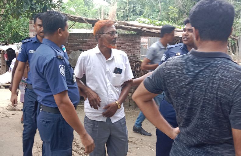 দামুড়হুদার ছোট দুধপাতিলায় পুলিশের মাদক বিরোধী অভিযান