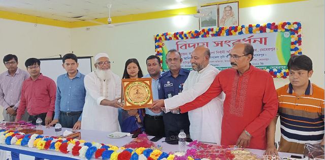 মুজিবনগরে ইউএনওসহ তিন কর্মকর্তার বিদায় সংবর্ধনা