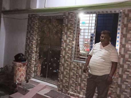 দিন-দুপুরে স্কুল শিক্ষিকার বাড়িতে চোর চক্রের হানা