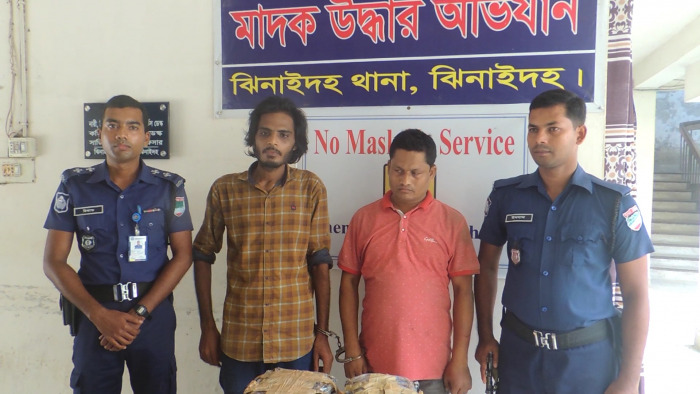 ঝিনাইদহে ফেনসিডিলসহ দুই মাদক ব্যবসায়ী গ্রেপ্তার