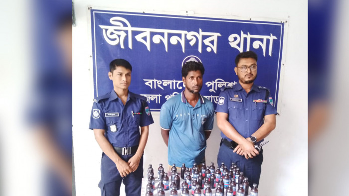 জীবননগরে ৪৭ বোতল ফেন্সিডিলসহ মাদক ব্যবসায়ী আটক
