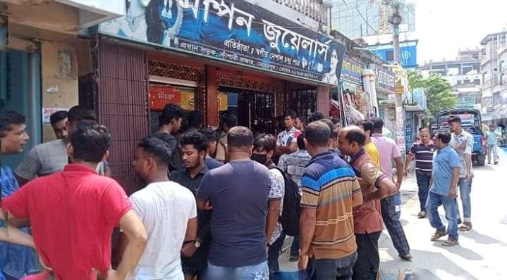 আপন জুয়েলার্সে দুঃসাহসিক চুরি!